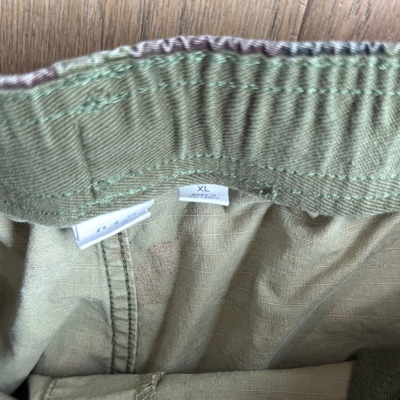 GAP Floral Camouflage Easy Shorts Size XL - Picture 5 of 6